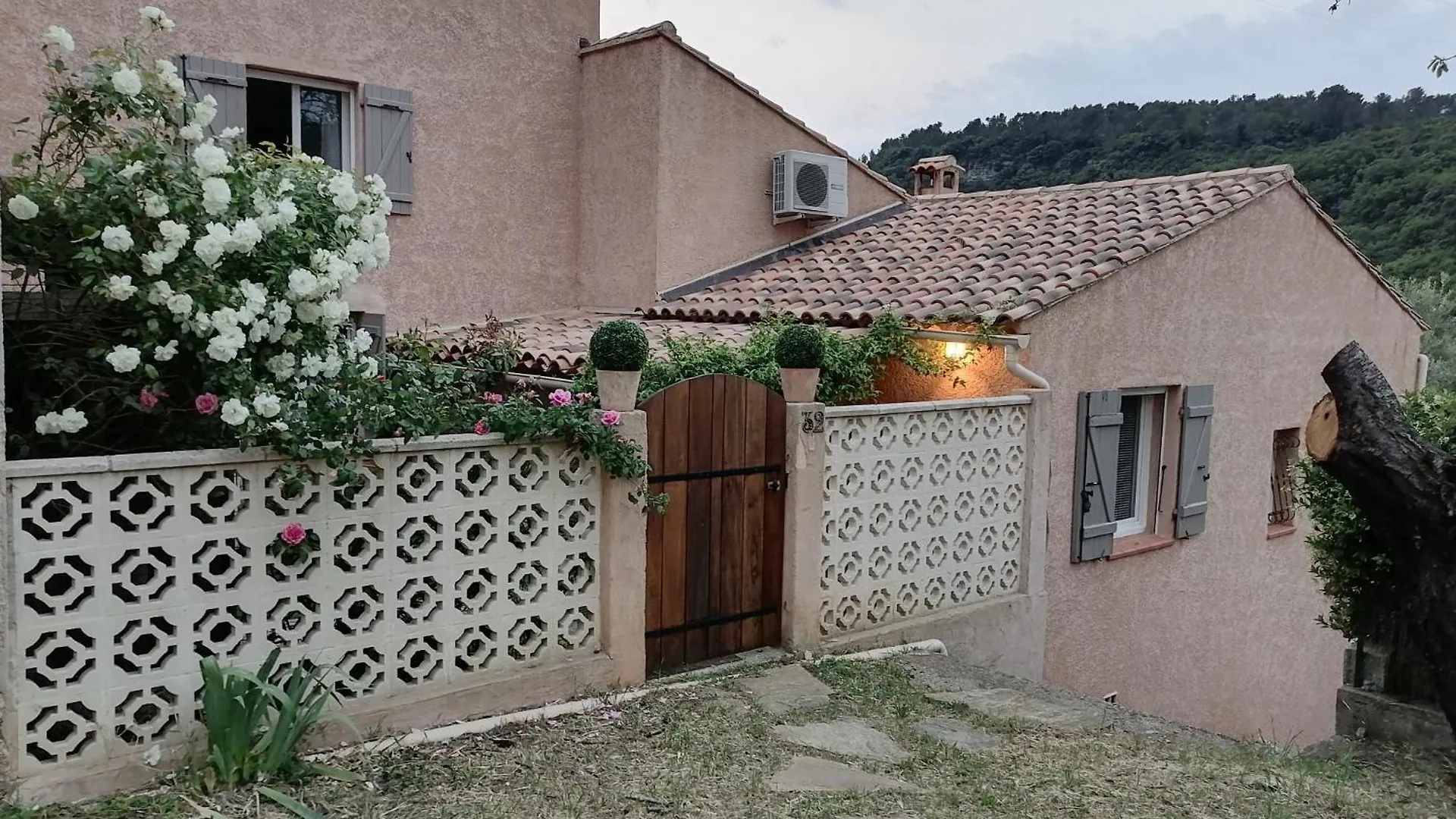 Homestay Chambre Atypique Entre Mer Et Collines Belgentier