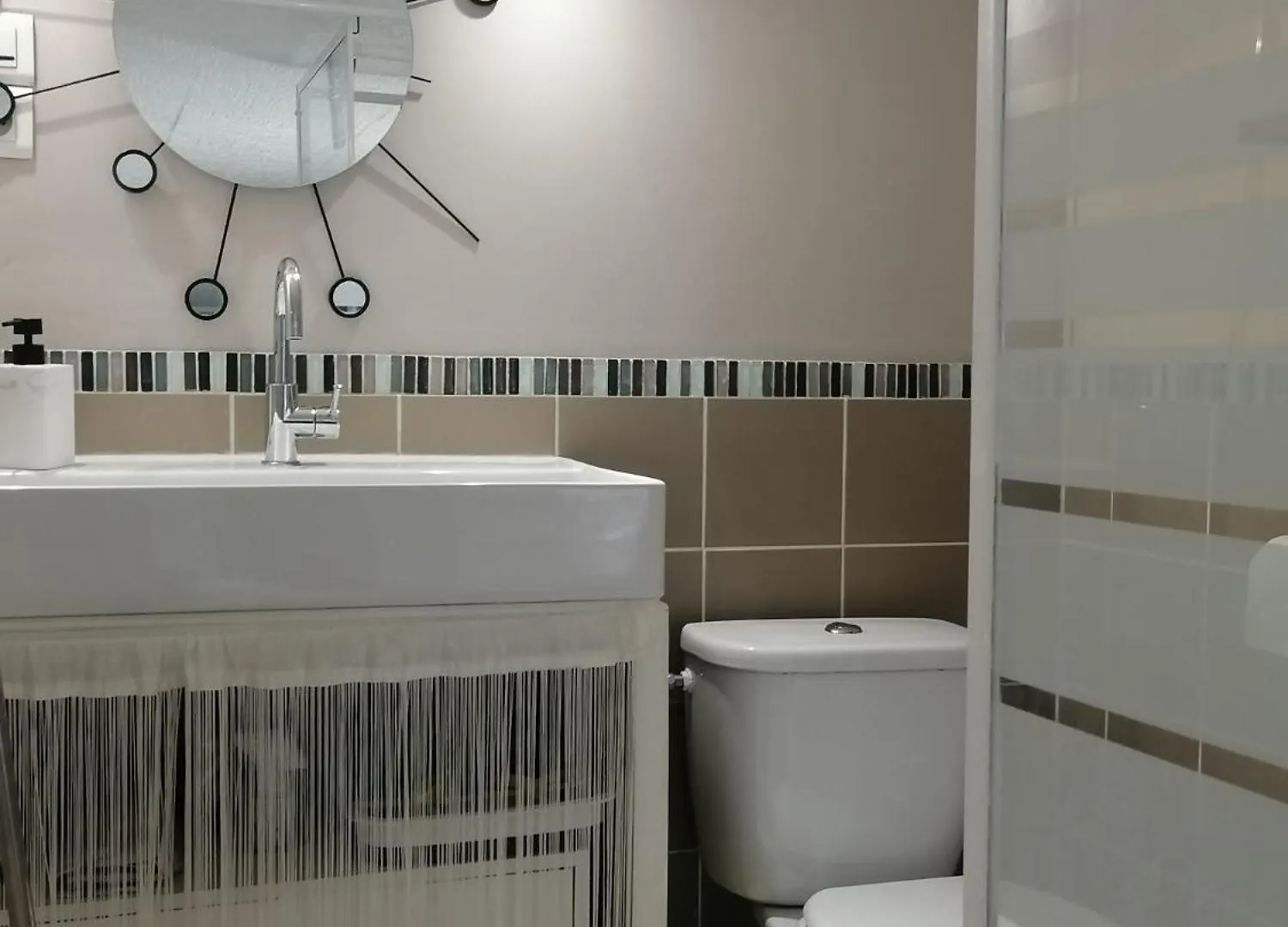 Chambre Atypique Entre Mer Et Collines Belgentier Homestay