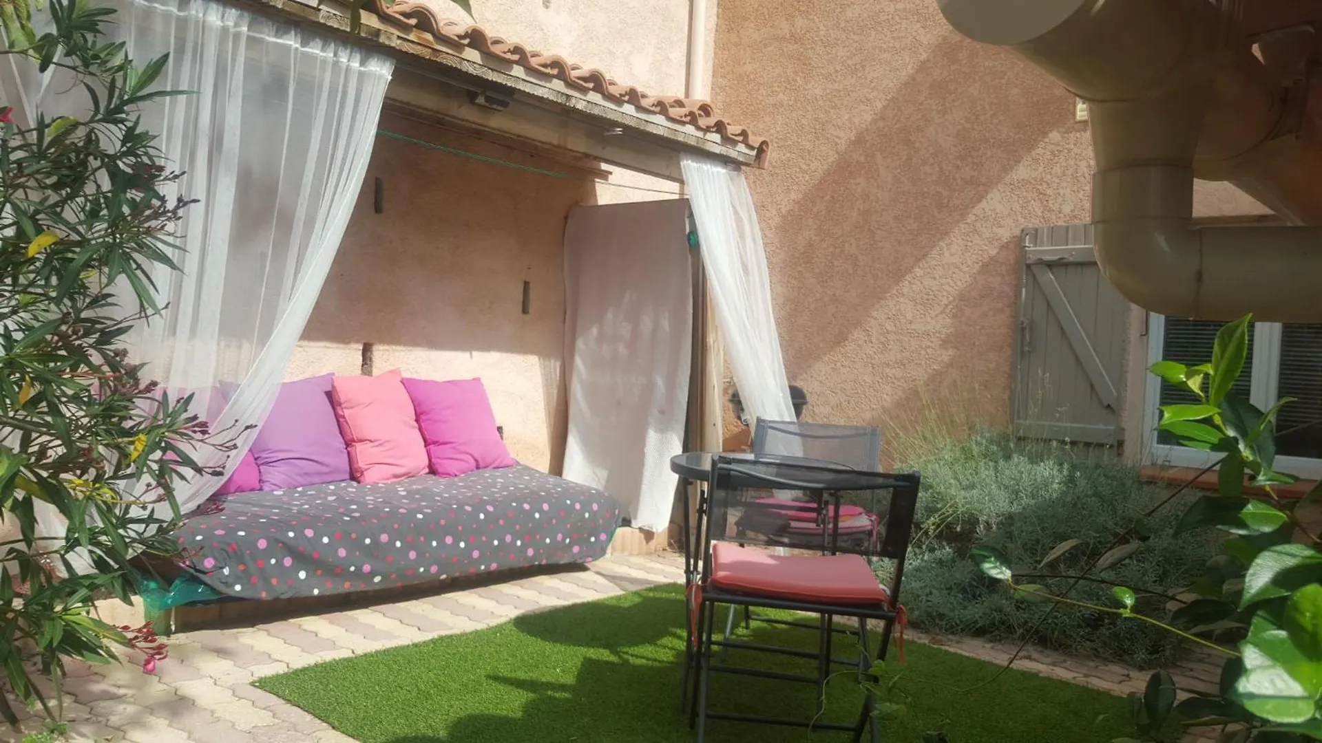 Chambre Atypique Entre Mer Et Collines Belgentier Homestay